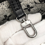 Side profile of everyday-luxe premium women's handbag – women's luxury accessory