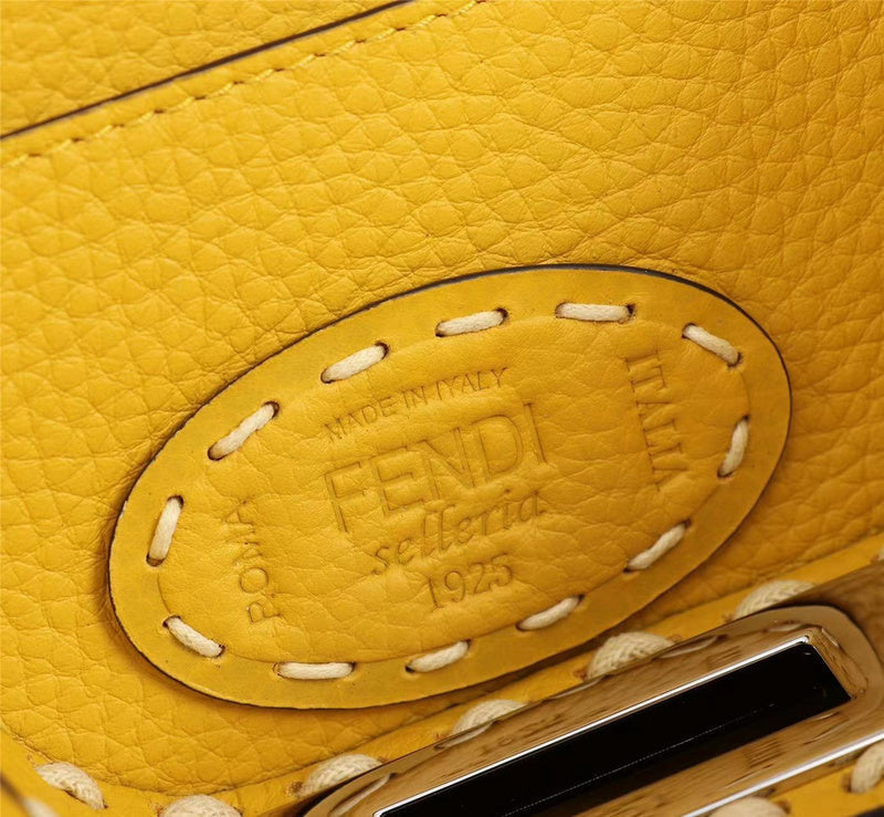 Ziva's Charm handbag – close-up view (Standard Size)