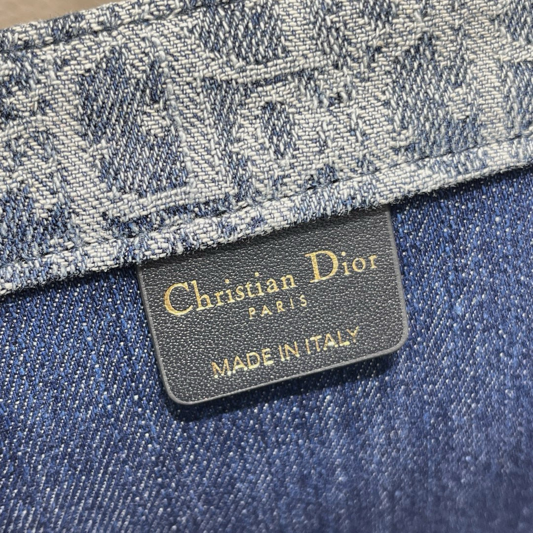 Christian Dior Medium Book Tote Bag detail shot – designer craftsmanship and quality