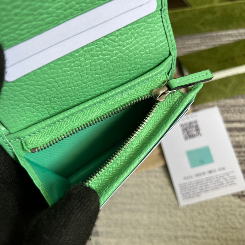 Styled lifestyle shot of classic chic women's handbag – women's statement bag