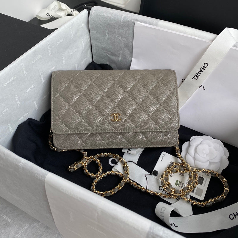 Zivas Charm Classic Sensibility Fashion Handbag (Considered Detail & Form) – Close-Up Detail