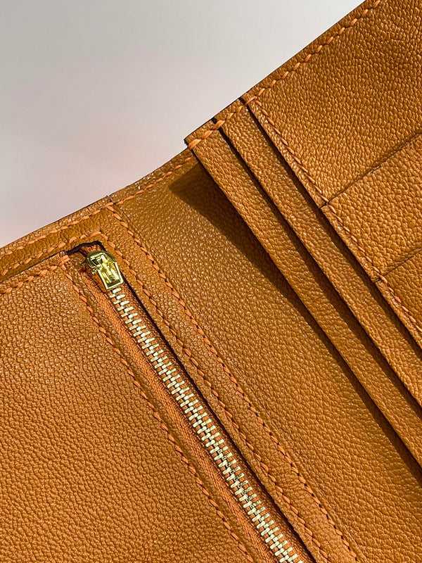 Close-up detail of effortless bag design