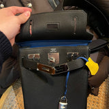  Smart tote bag carried on shoulder