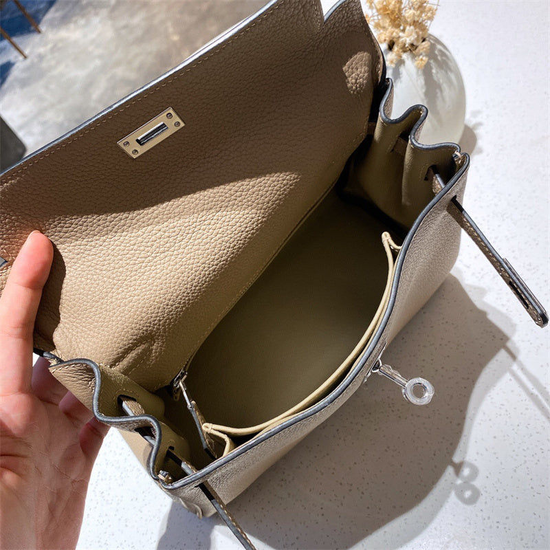  Chic tote bag carried on shoulder 28