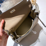  Chic tote bag carried on shoulder 28