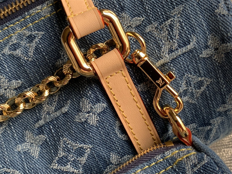  structured bag interior and compartment view 15