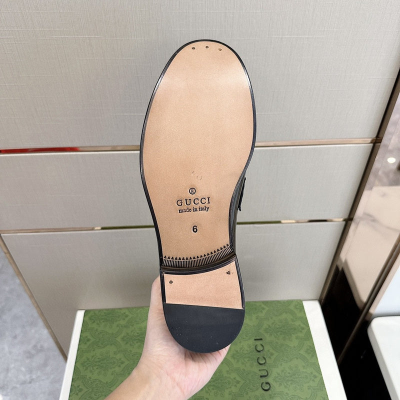 Side profile of Gucci soft grey sneakers padded collar comfort