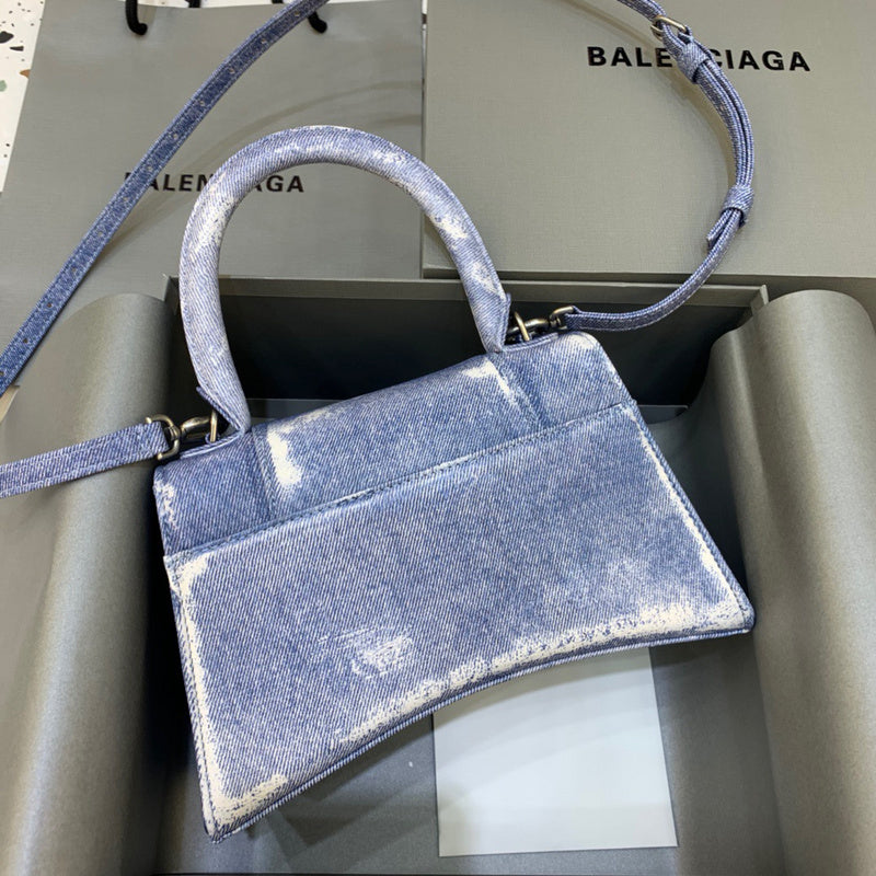 Timeless Premium PU Leather Handbag - Polished Finish | Women's Fashion Handbag #539 - close-up detail shot (image 3) of designer-inspired handbag