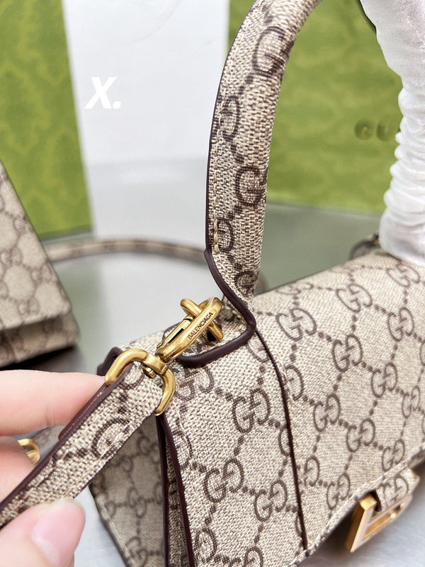 Ziva's Charm handbag – product shot (one versatile size)