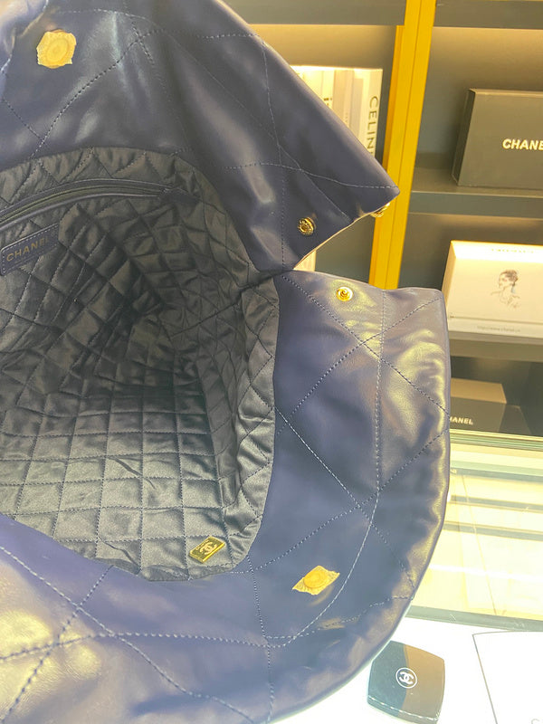  spacious purse view 2