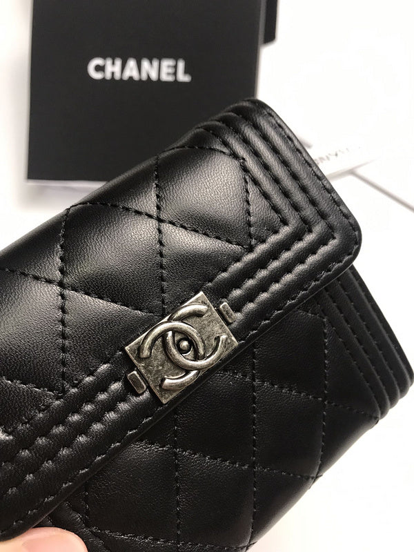 Zivas Charm Refined Structure Everyday Handbag (Thoughtfully Structured Design) – Detail View