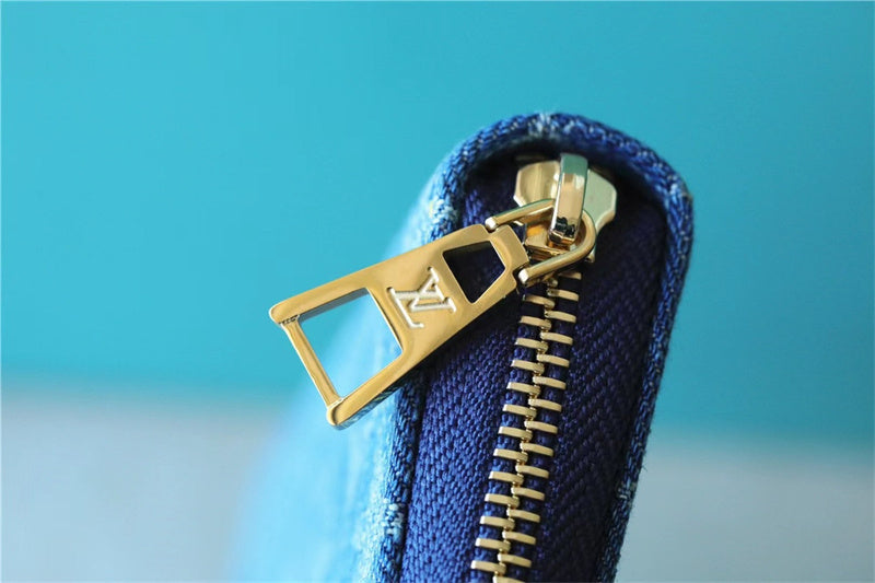  crossbody bag close-up of hardware and finish
