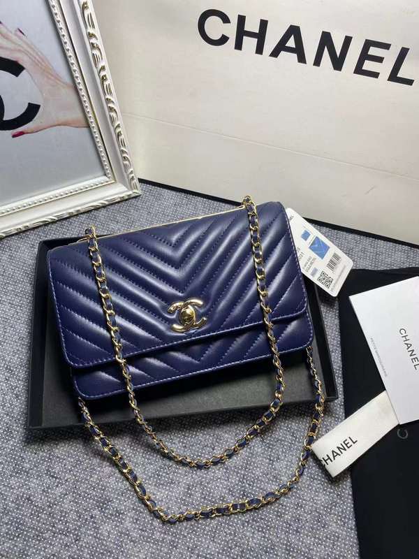 Zivas Charm Sleek Silhouette Fashion Handbag (Everyday Luxury Essential) – Lifestyle Shot