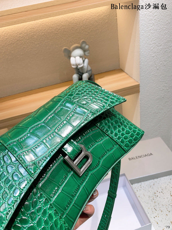 Ziva's Charm handbag – back view (one versatile size)