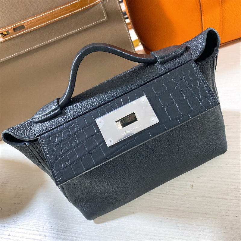  tote bag interior and compartment view 15