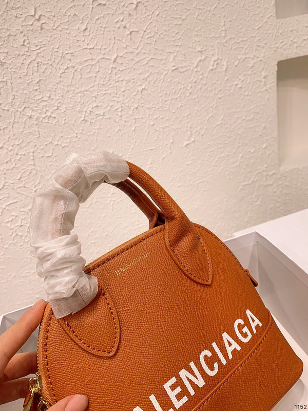 Ziva's Charm handbag – product shot (one versatile size)