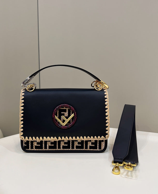 Ziva's Charm handbag – detail view (Standard Size)