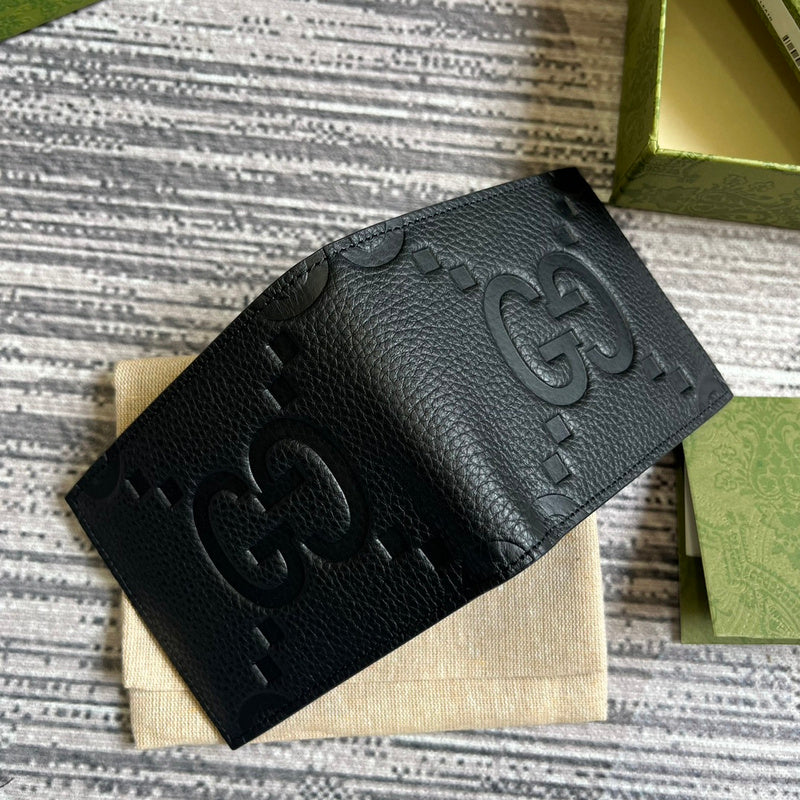 Handle and strap detail of signature everyday-luxe women's handbag – women's designer-style accessory