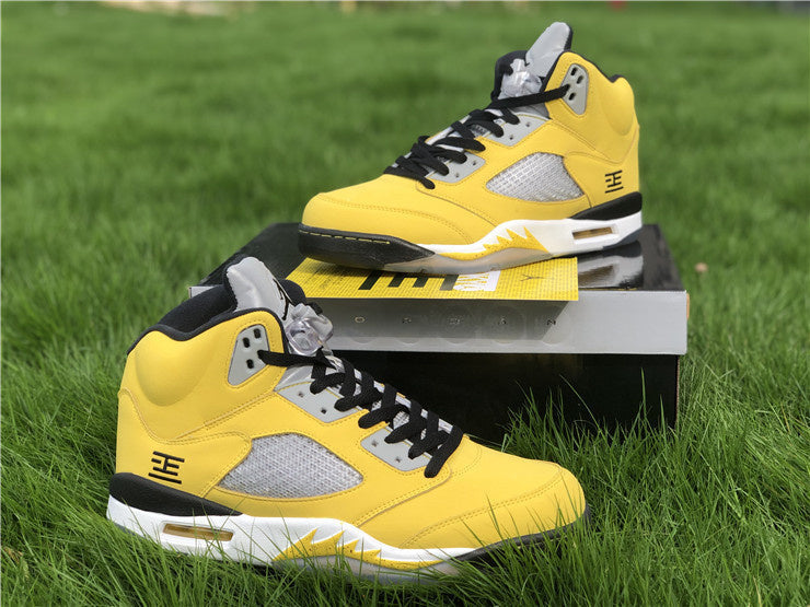 Nike Men's & Women's Iconic Street Trainers — Style 107 detail view