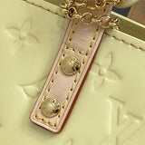  Everyday carryall bag front view 43