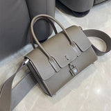  minimalist shopper bag styled with outfit
