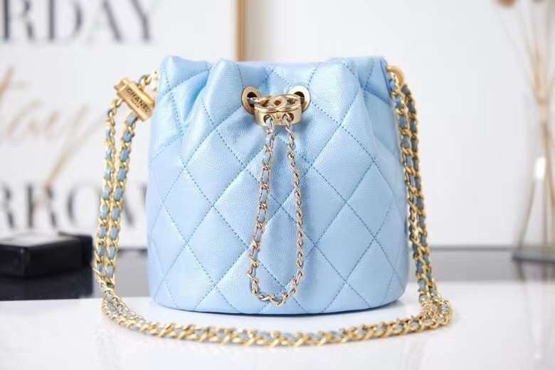  handbag, compact everyday style, image 3