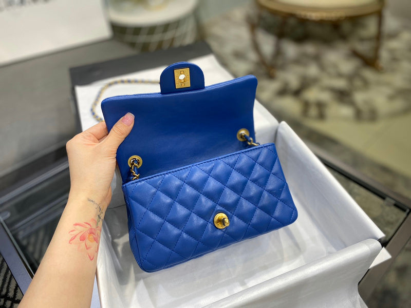 Zivas Charm Elevated Essentials Designer Handbag (Timeless Wardrobe Addition) – Interior View