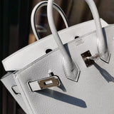 Streamlined structured bag front view 7