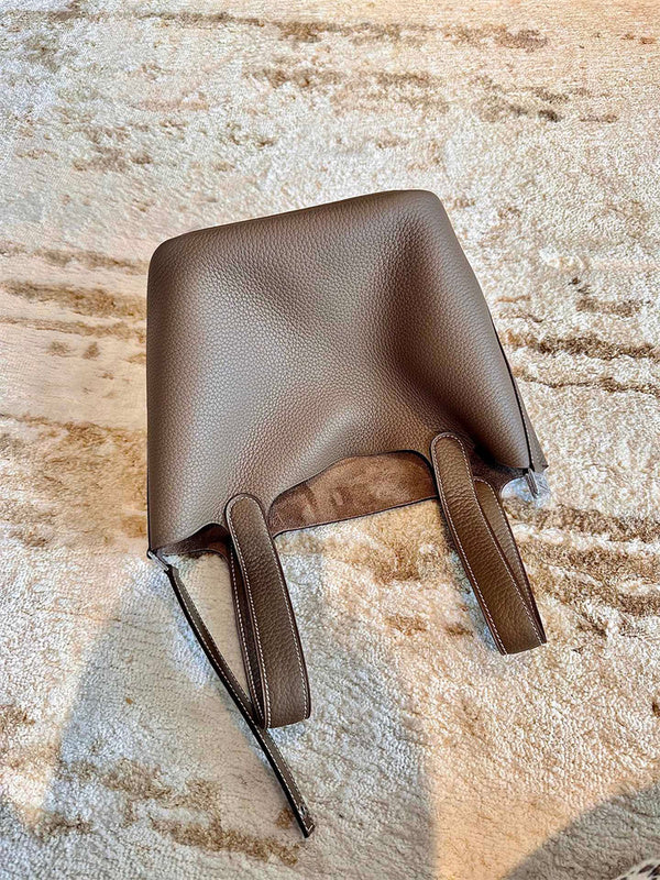  shoulder bag interior and compartment view 15