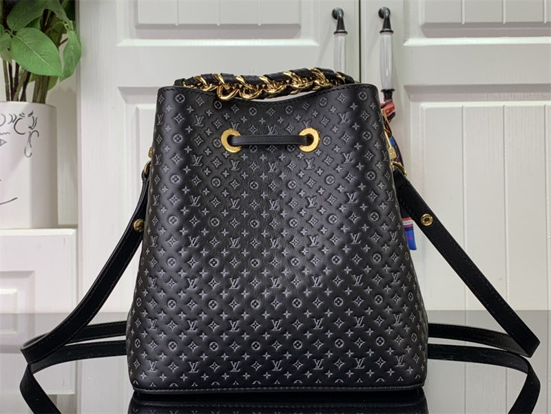  handbag interior and compartment view 21