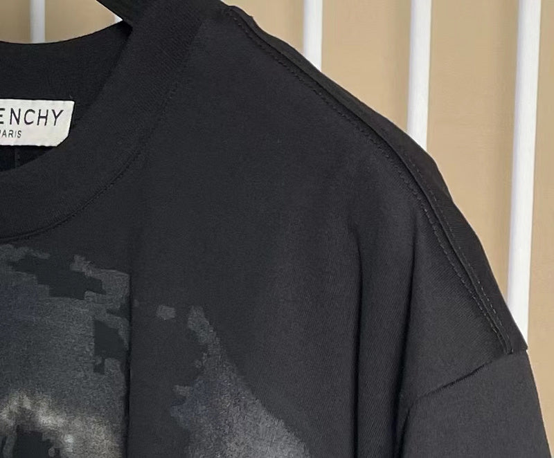 Three-quarter angle view of Givenchy luxury piece style No.150