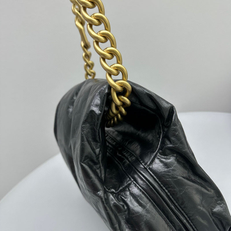 Zivas Charm Streamlined Design Statement Handbag (Premium Everyday Carry) – Close-Up Detail