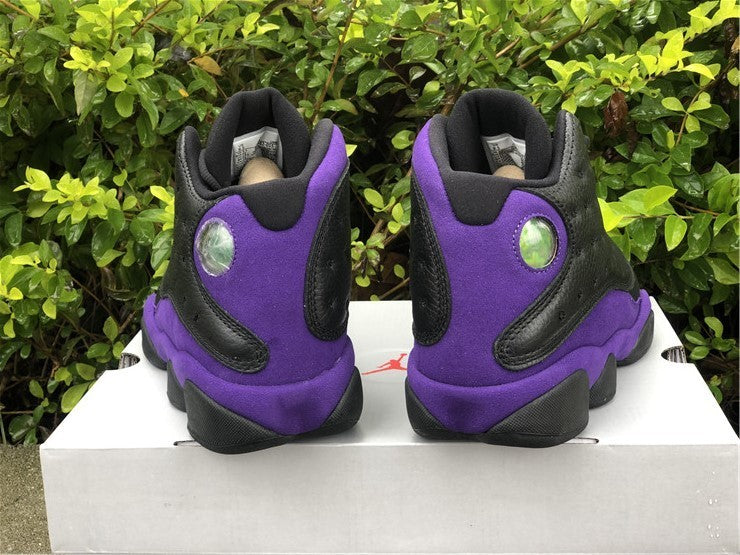 Nike Men's & Women's Luxury Low-Top Trainers — Style 165 close-up view