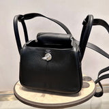 essential everyday bag detail view showing craftsmanship 8