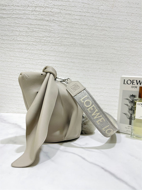 Ziva's Charm handbag – front view (18.5cm*16cm*9cm)