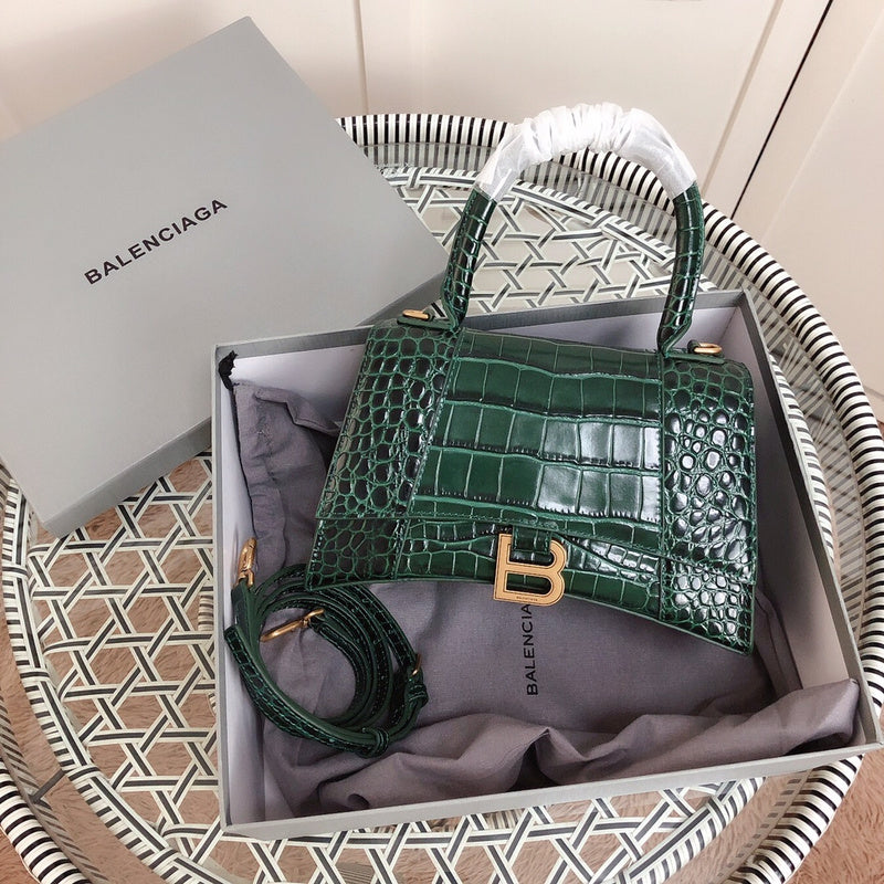 Front view of signature everyday-luxe women's handbag – women's premium purse