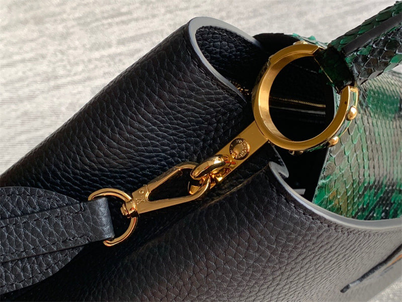  shoulder bag interior and compartment view 9