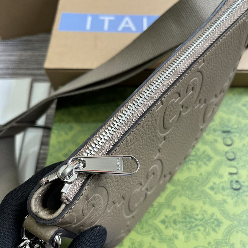 Close-up detail of signature everyday-luxe women's handbag – women's designer-style accessory