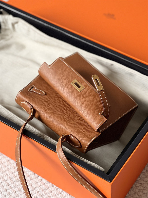 Sculpted handbag styled for everyday wear