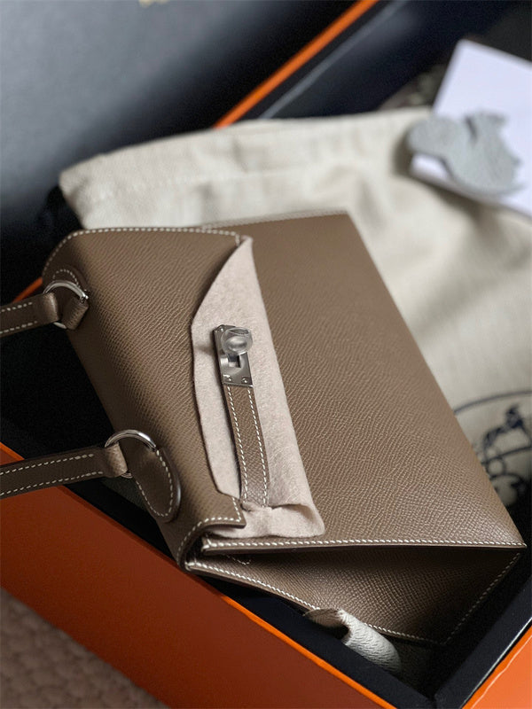  chic top-handle bag detail view showing craftsmanship