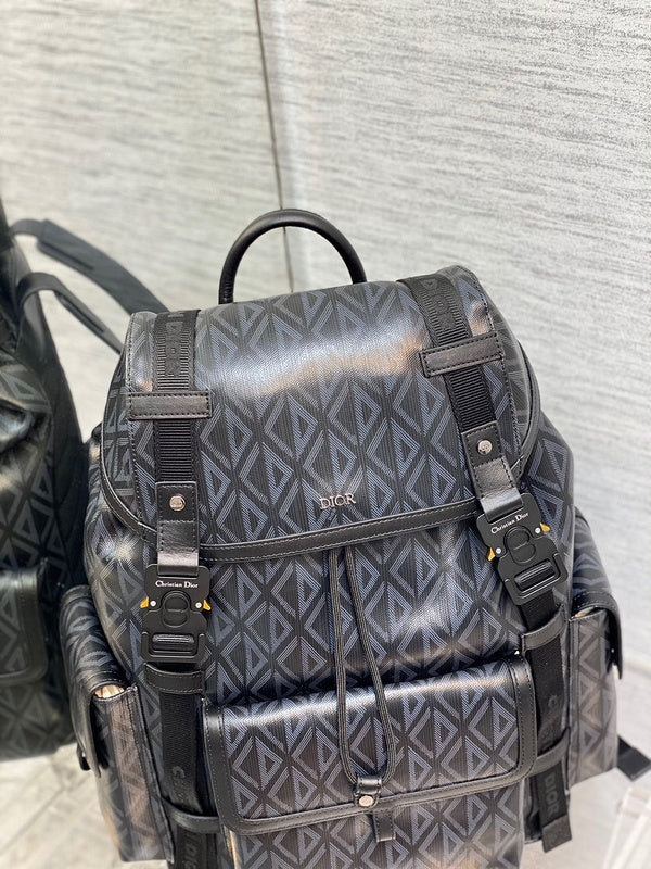 Close-up detail of structured polished women's handbag – women's everyday handbag