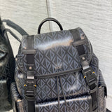 Close-up detail of structured polished women's handbag – women's everyday handbag