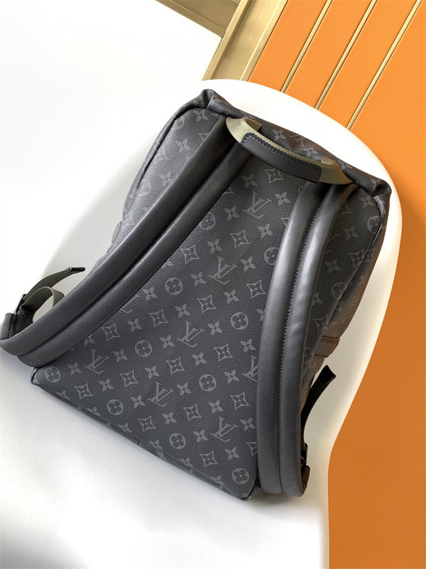  Essential top-handle bag carried on shoulder