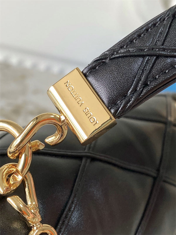  handbag interior and compartment view 9