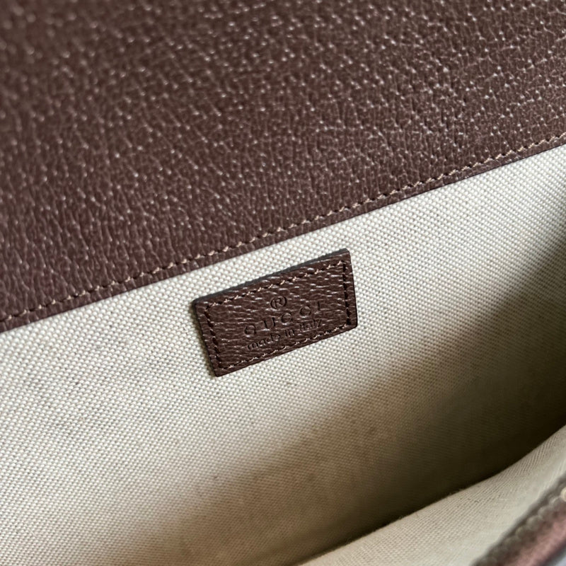 Side profile of sleek modern women's handbag – women's luxury accessory