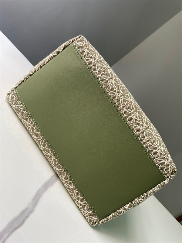 Ziva's Charm handbag – product shot (21cm*17cm*12.5cm)