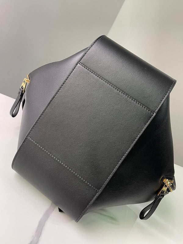 Ziva's Charm handbag – lifestyle view (13.5cm*25cm*30cm)