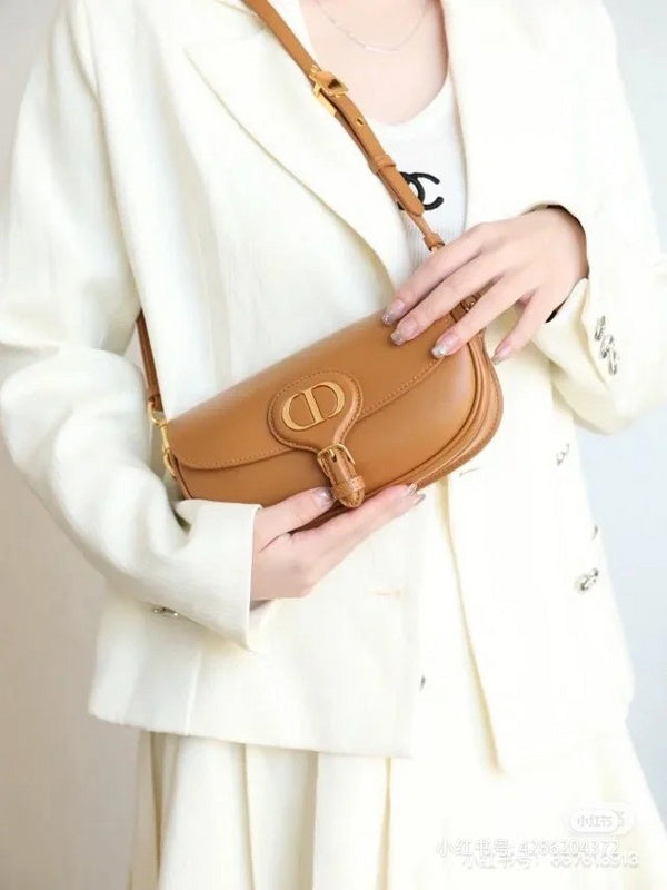 Side profile of refined chic women's handbag – women's designer-style accessory
