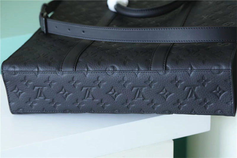  crossbody bag close-up of hardware and finish