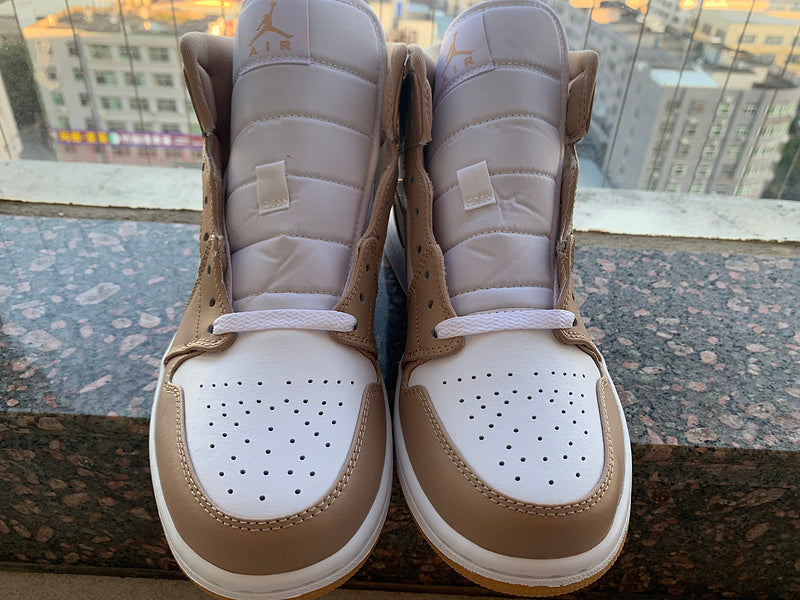 Nike Men's & Women's Luxury Low-Top Trainers — Style 189 back view